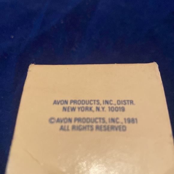 Avon 1981 Goldtone music note earrings pierced with surgical steel post - Picture 4 of 4